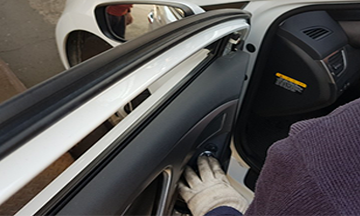 교체된 백미러 점검