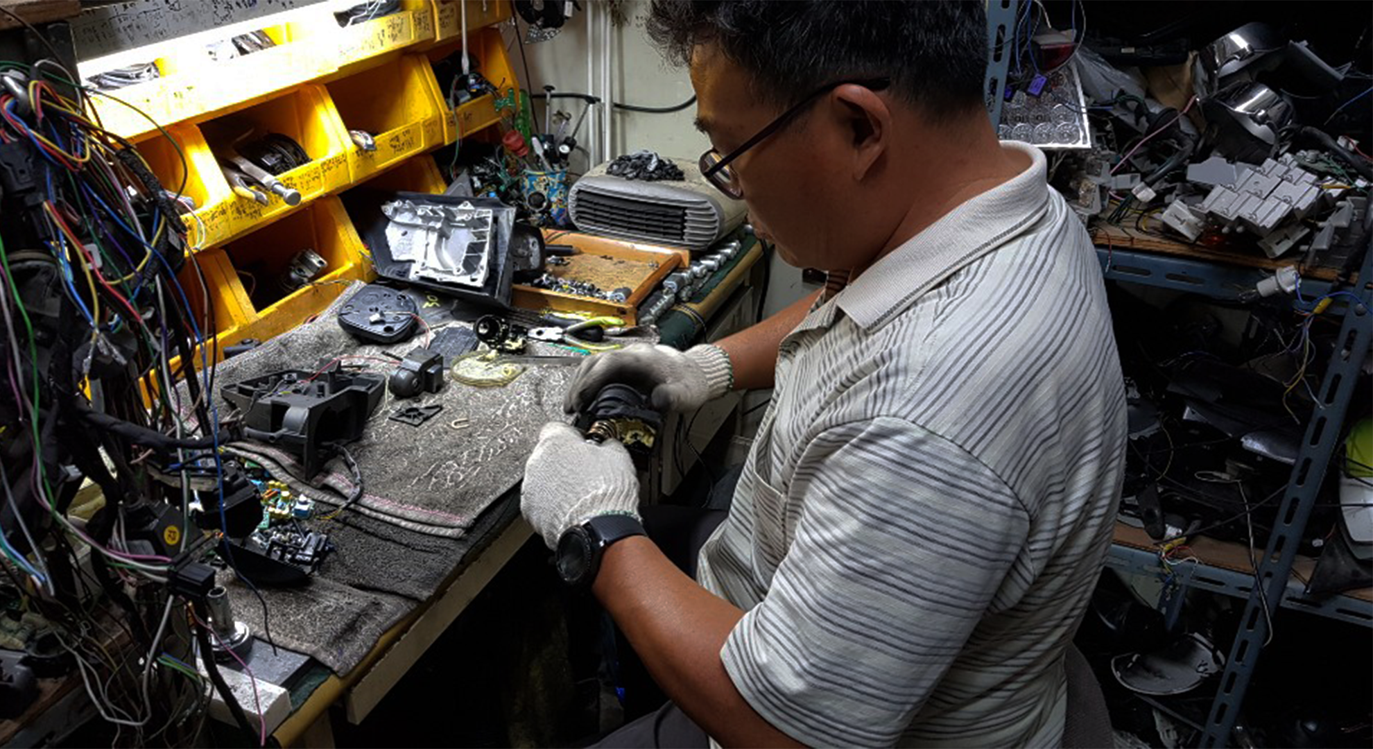 백미러 수리 작업